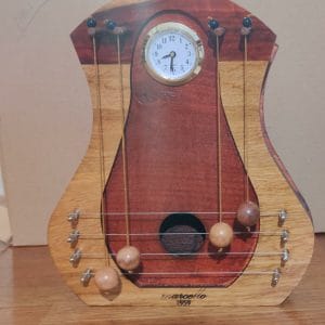 נבל דלת עם שעון