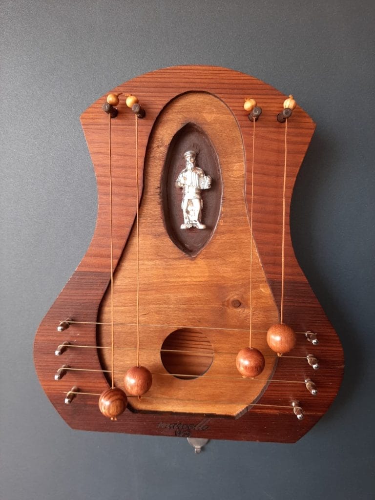 נבל דלת ניגונים